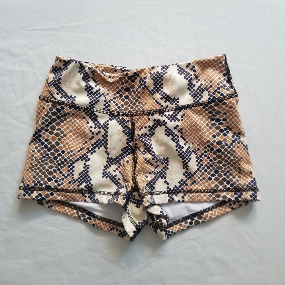 Women's Snake Print Athletic Shorts - Beige/Black